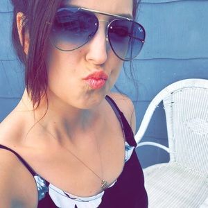 Meet your Posher, Stephani